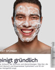 Männliches Gesicht nach der Reinigung mit Bergamond & Birch CLARITÉ No. 18 Foaming Facial Wash, Text: ‚Reinigt gründlich – sanfter Schaum mit Glycerin und Rosenwasser‘.