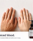 Bergamond & Birch Spiced Wood Hand Cream – pflegt trockene Hände mit Kokos- & Pflanzenölen, Hyaluronsäure sowie Vitamin C & E. Warm-holziger Duft für Männer und Frauen. Vegan, Düsseldorf.