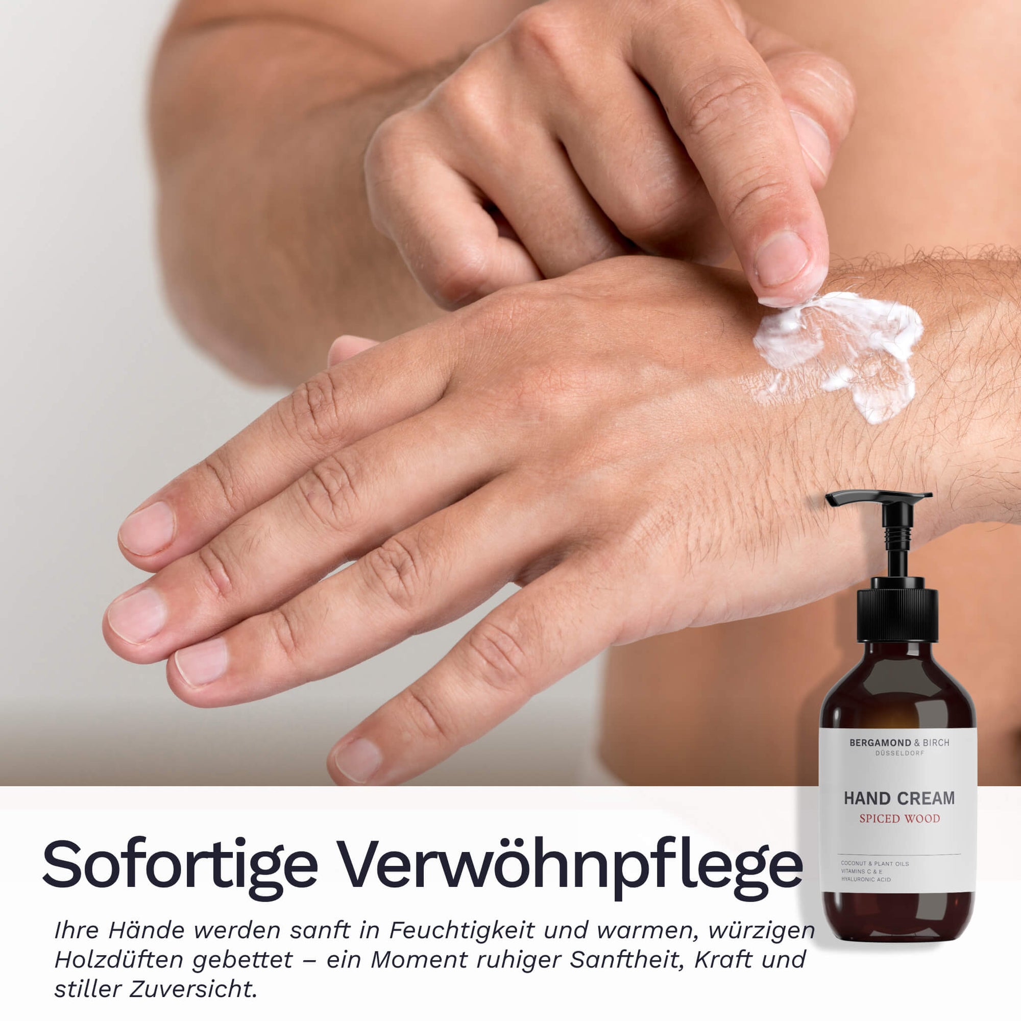 Eine Person cremt die Hände mit der Bergamond and Birch Hand Cream Spiced Wood ein während unten der Text von sofortiger Verwöhnpflege mit Feuchtigkeit und warmem würzigem Holzduft für gepflegt wirkende Hände spricht.