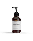 Produktbild der Bergamond & Birch Hand Cream Woody Amber in brauner Glasflasche mit Pumpspender für gepflegte, geschmeidige Hände.